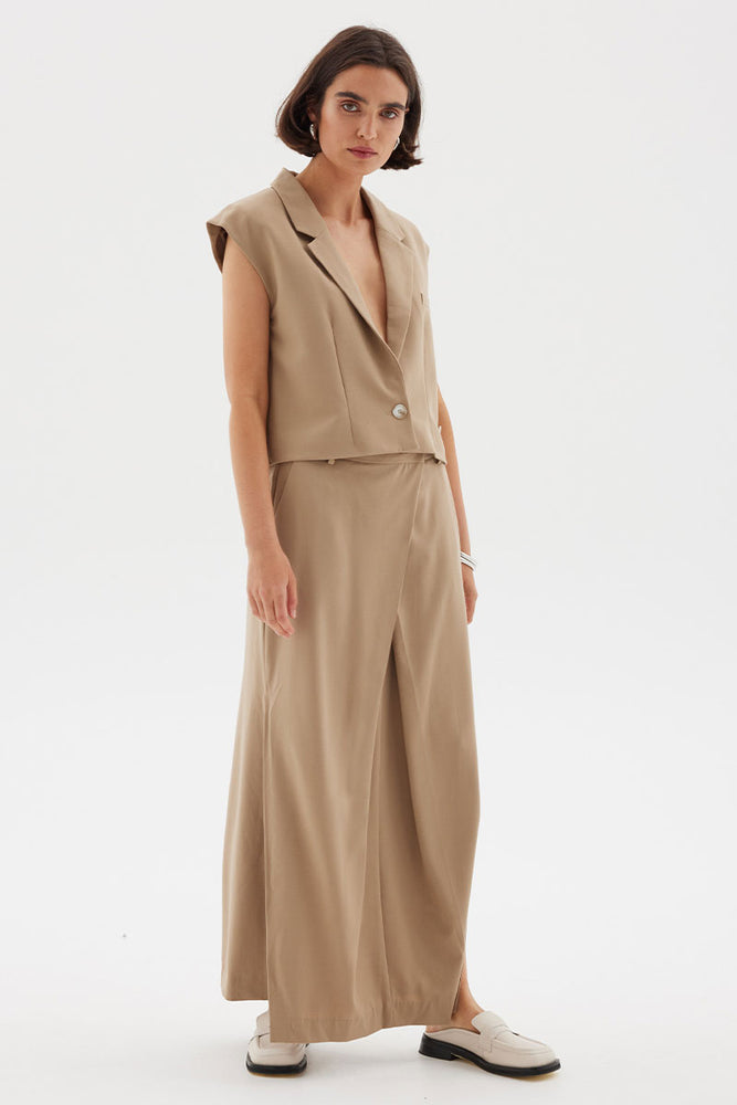 
                      
                        UNFOLD WAISTCOAT - SESAME
                      
                    