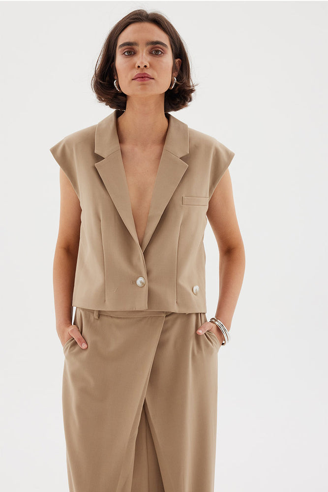 
                      
                        UNFOLD WAISTCOAT - SESAME
                      
                    