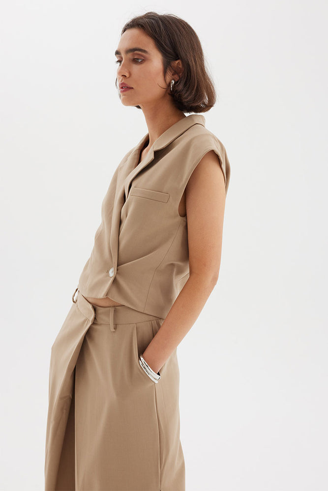 
                      
                        UNFOLD WAISTCOAT - SESAME
                      
                    